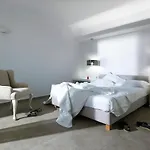Santa Maria Luxury & 3* Adamantas (Milos)