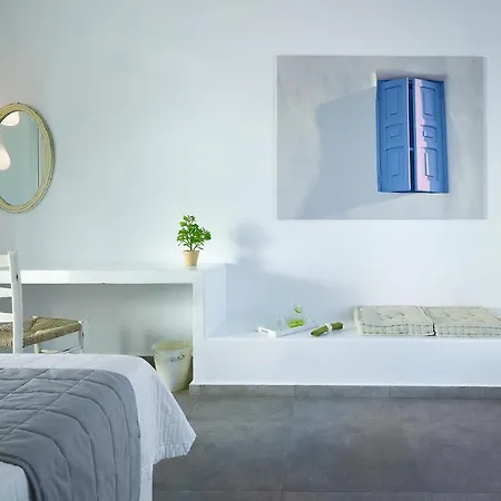 Santa Maria Luxury & 3* Adamantas (Milos)
