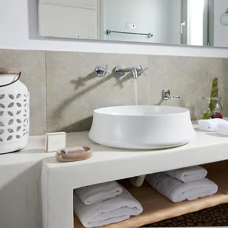 Santa Maria Luxury & Adamantas (Milos)