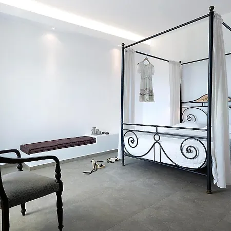 Santa Maria Luxury & 3* Adamantas (Milos)