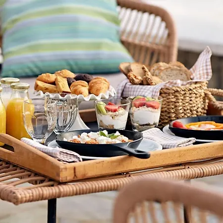 Santa Maria Luxury & 3* Adamantas (Milos)