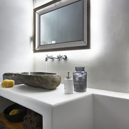 Santa Maria Luxury & 3* Adamantas (Milos)