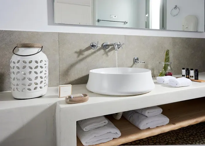 Santa Maria Luxury & Adamantas (Milos)