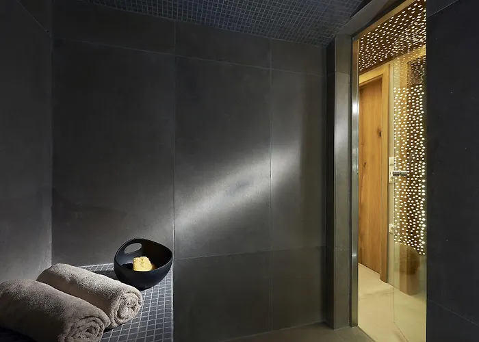 Santa Maria Luxury & Adamantas (Milos)